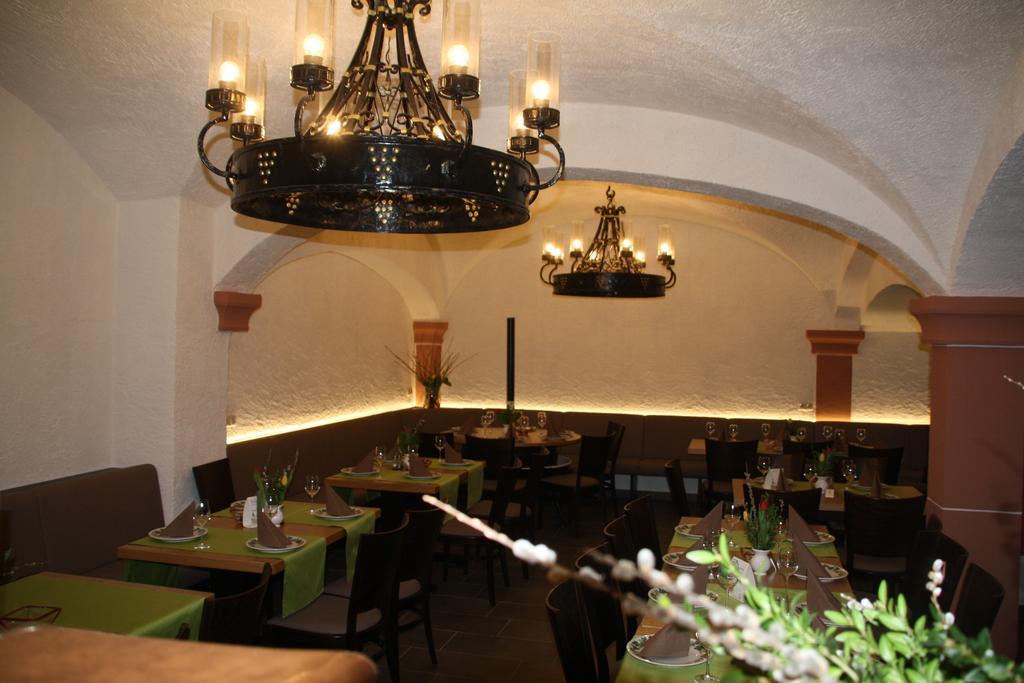 Weingut Gaestehaus Derkum Uerzig Exterior photo