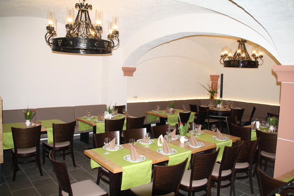 Weingut Gaestehaus Derkum Uerzig Exterior photo