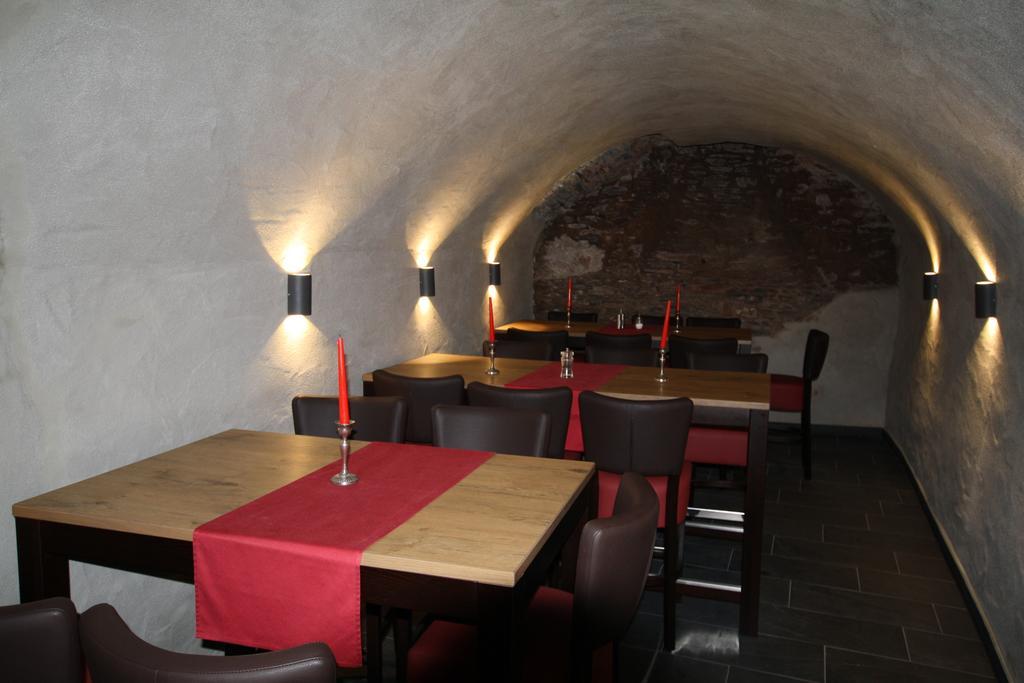 Weingut Gaestehaus Derkum Uerzig Exterior photo
